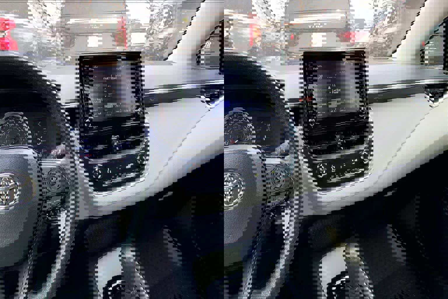 Used 2022 Toyota Corolla LE image 7