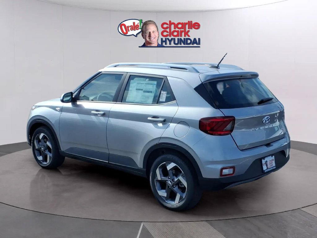 New 2026 Hyundai Venue SEL FWD image 3