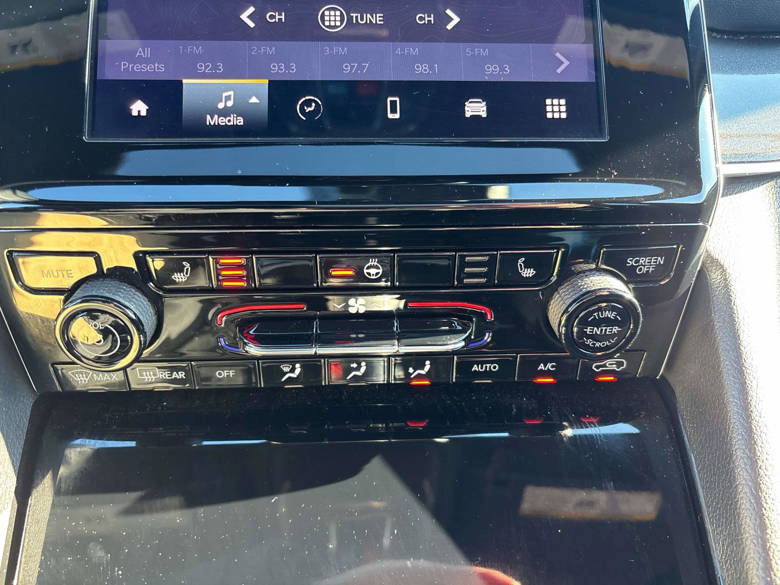 Certified 2022 Jeep Grand Cherokee L Laredo image 22