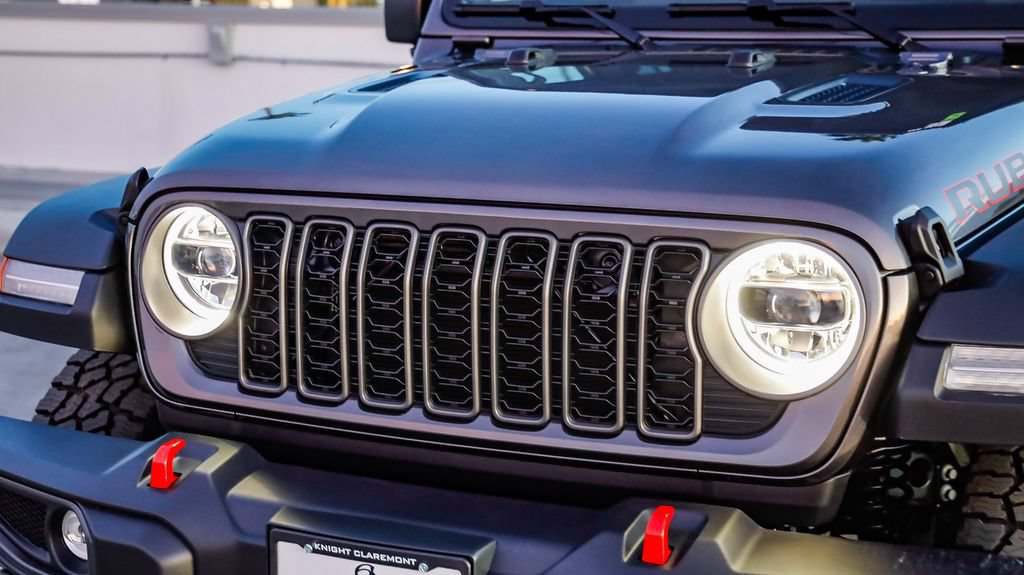New 2026 Jeep Gladiator Rubicon w/ Steel Power Dome Hood Package AWD/4WD image 6