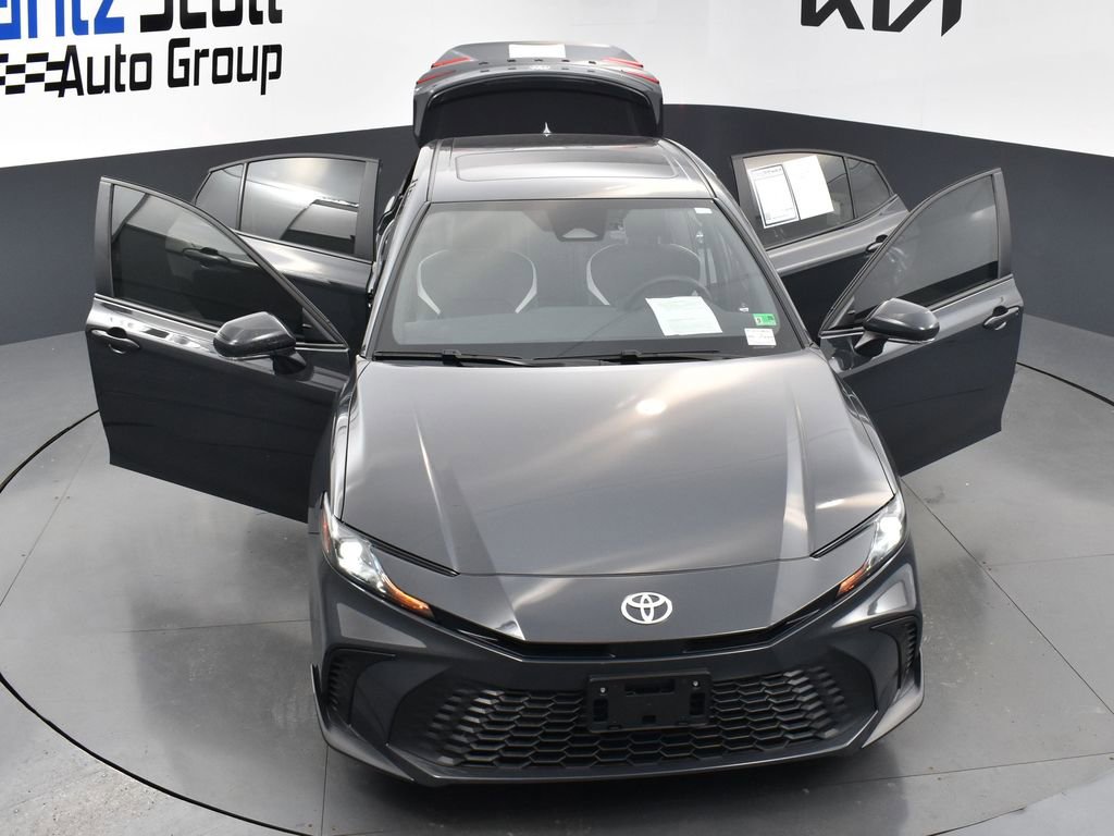 Used 2025 Toyota Camry SE w/ Convenience Package image 29