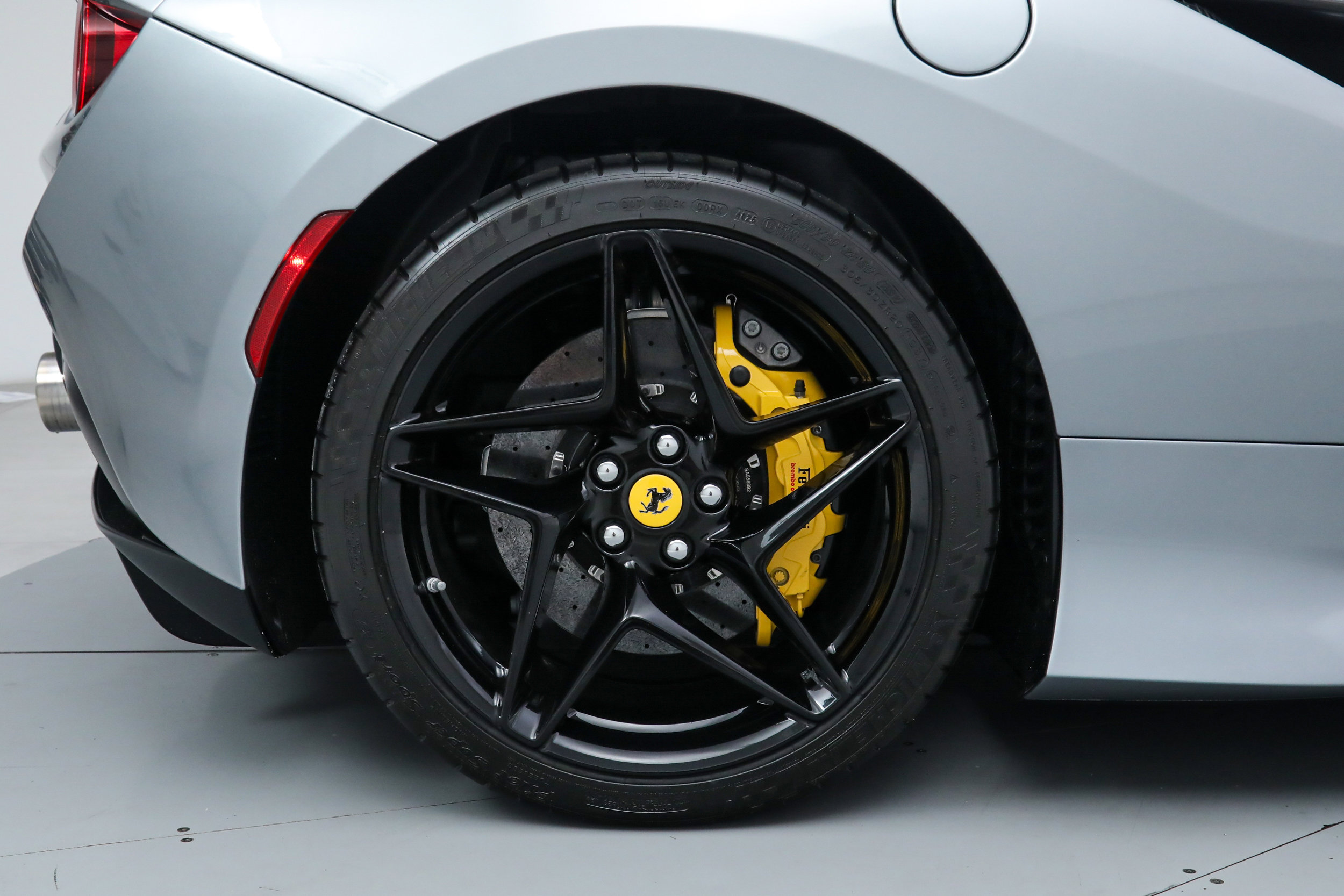 Used 2021 Ferrari F8 Tributo RWD image 37