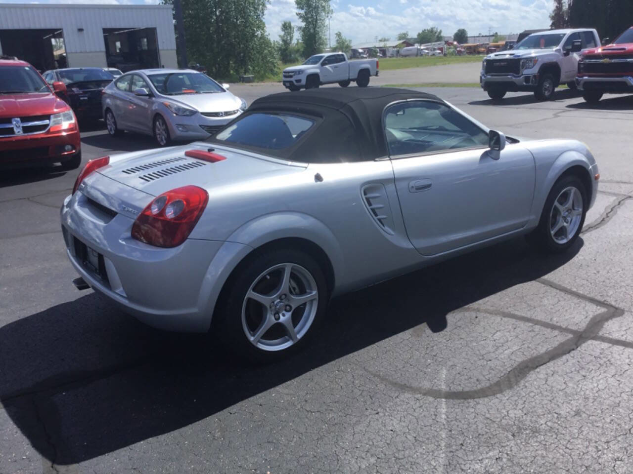 Used 2004 Toyota MR2 RWD image 4