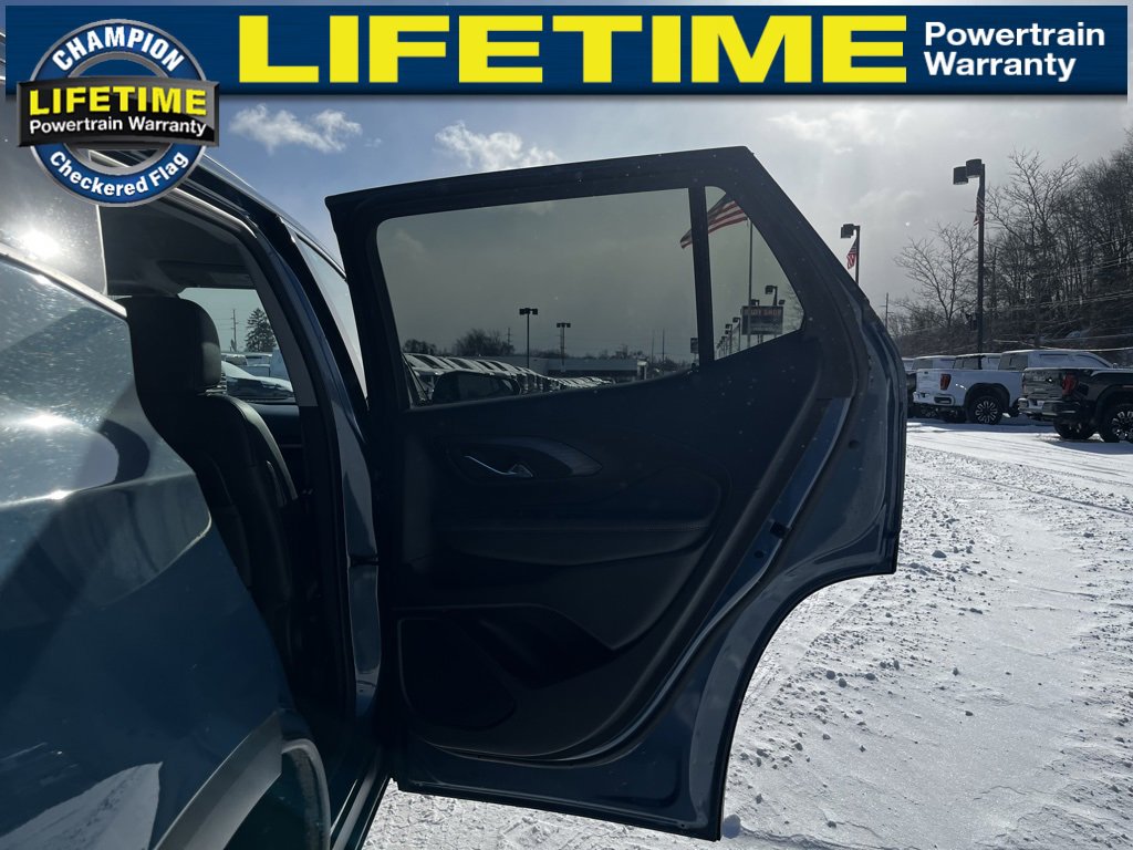 Used 2024 GMC Terrain SLT image 32