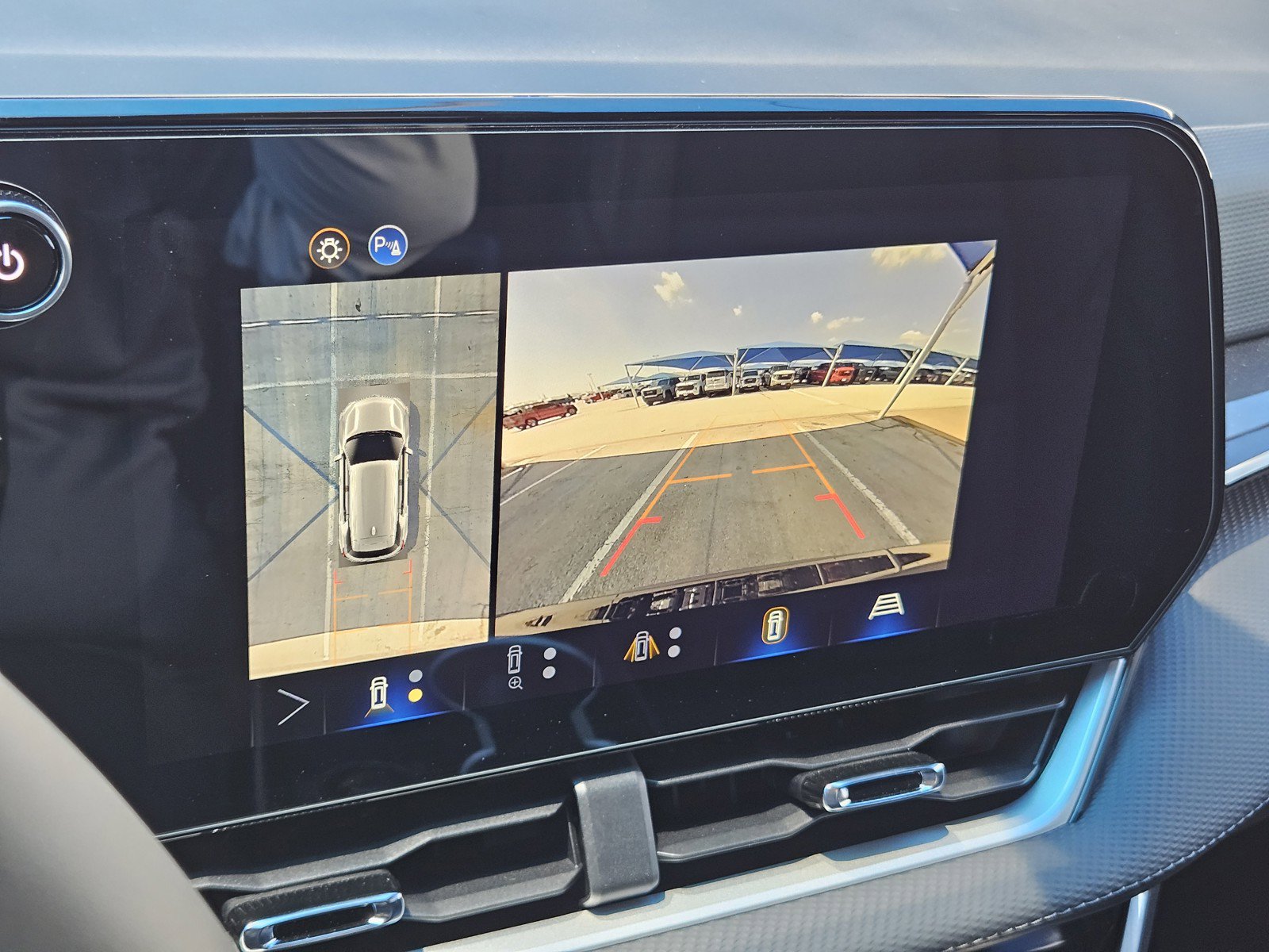 New 2026 Chevrolet Equinox LT w/ Convenience Package II FWD image 13