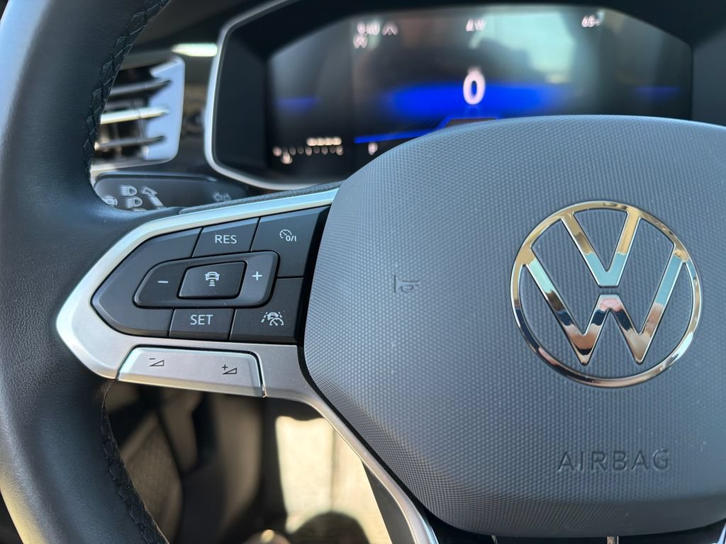 Used 2025 Volkswagen Jetta SE FWD image 13