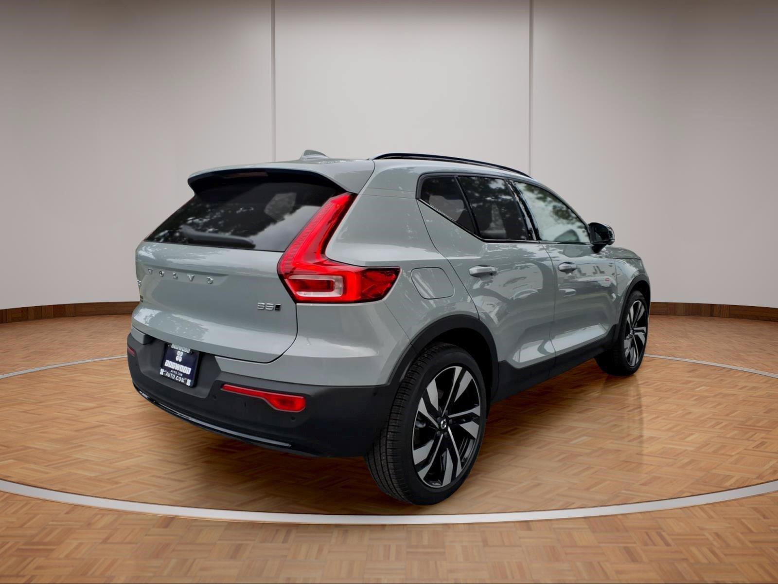 New 2026 Volvo XC40 B5 Plus w/ Climate Package AWD/4WD image 6