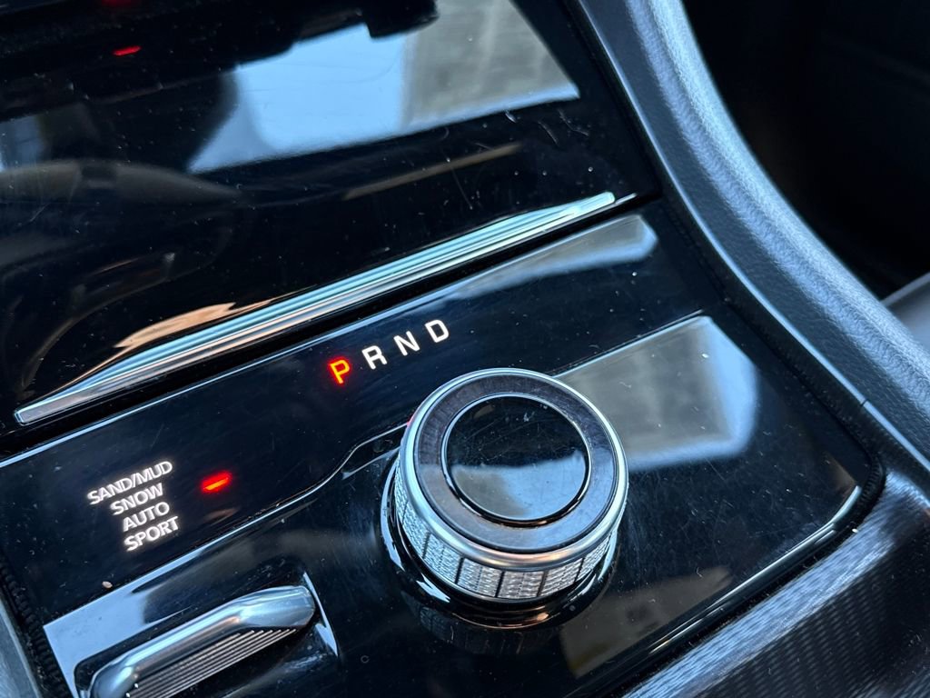 Used 2024 Jeep Grand Cherokee Limited w/ Black Appearance Package image 22