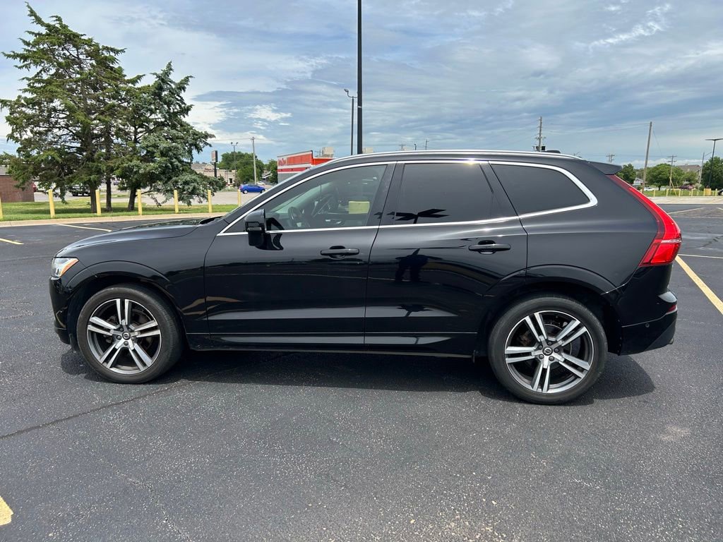 Used 2018 Volvo XC60 T5 Momentum w/ Vision Package AWD/4WD image 6
