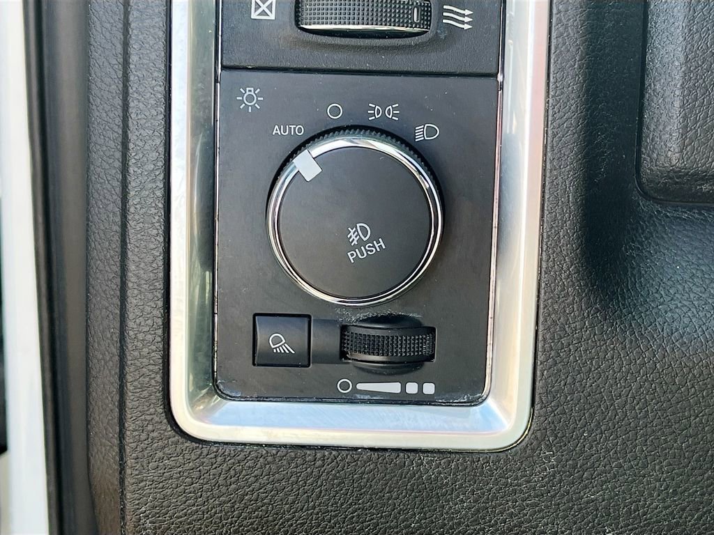 Used 2022 RAM 1500 Classic SLT AWD/4WD image 10