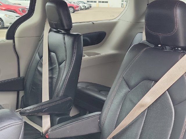 Used 2017 Chrysler Pacifica Touring-L Plus w/ Tire & Wheel Group FWD image 27