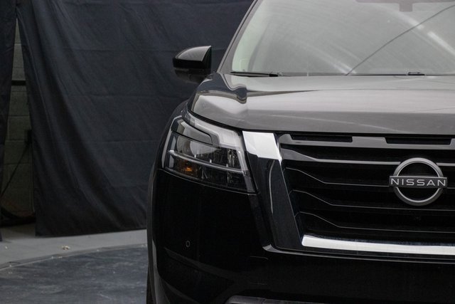 Used 2024 Nissan Pathfinder Platinum w/ Cargo Package image 5