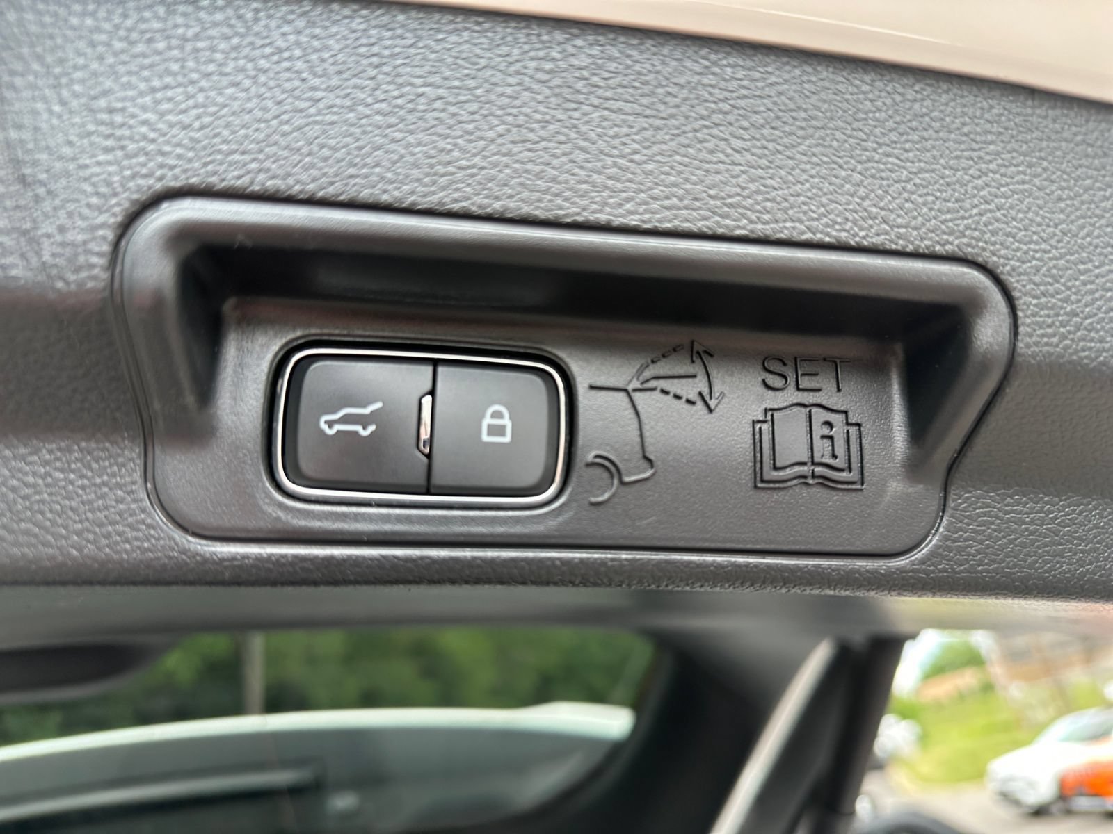 Used 2022 Ford Explorer XLT AWD/4WD image 39