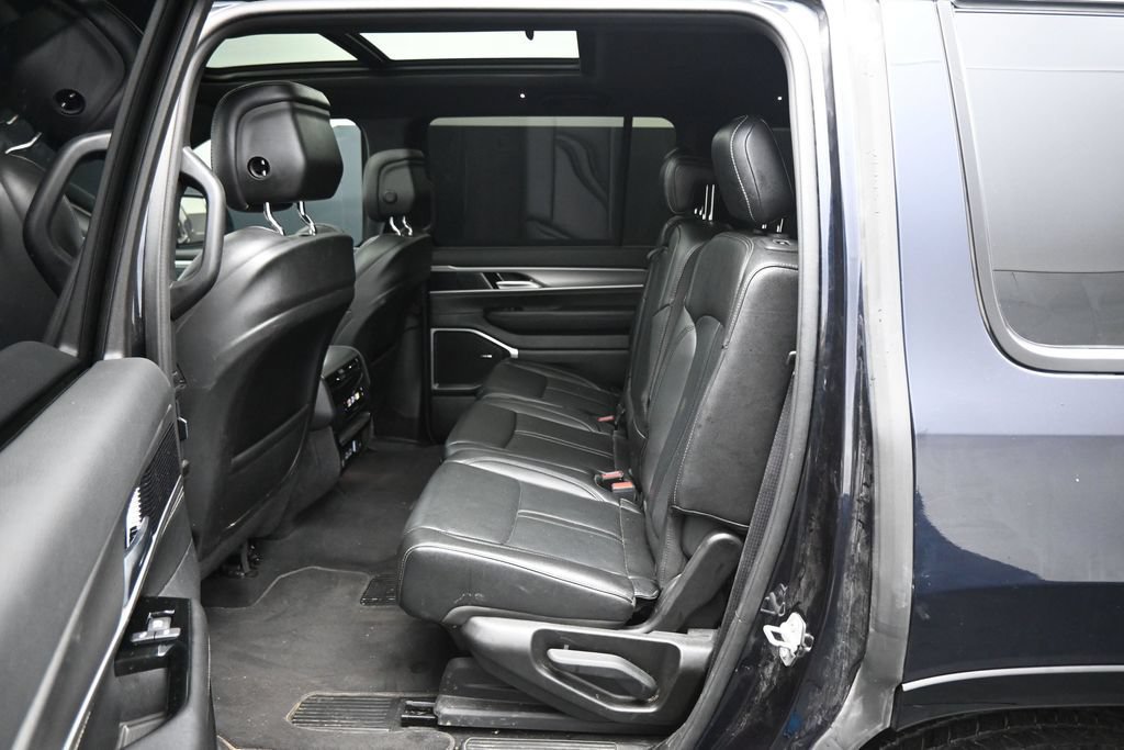 Used 2025 Jeep Wagoneer 4WD image 25