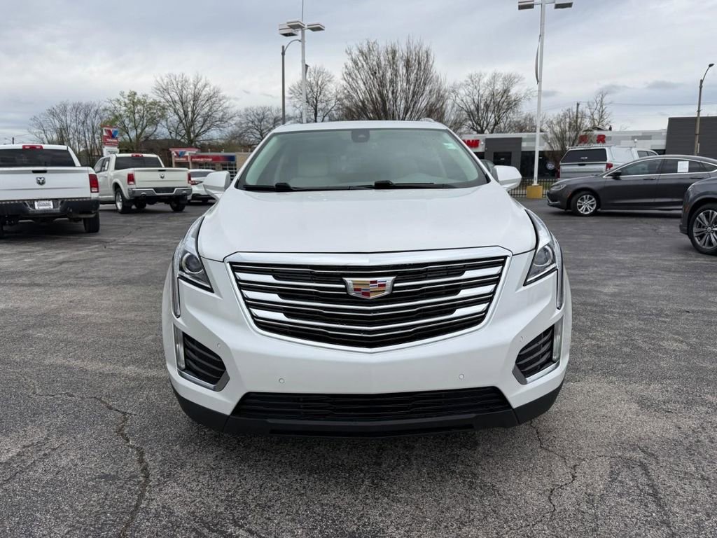 Used 2017 Cadillac XT5 Luxury w/ Driver Awareness Package FWD image 9