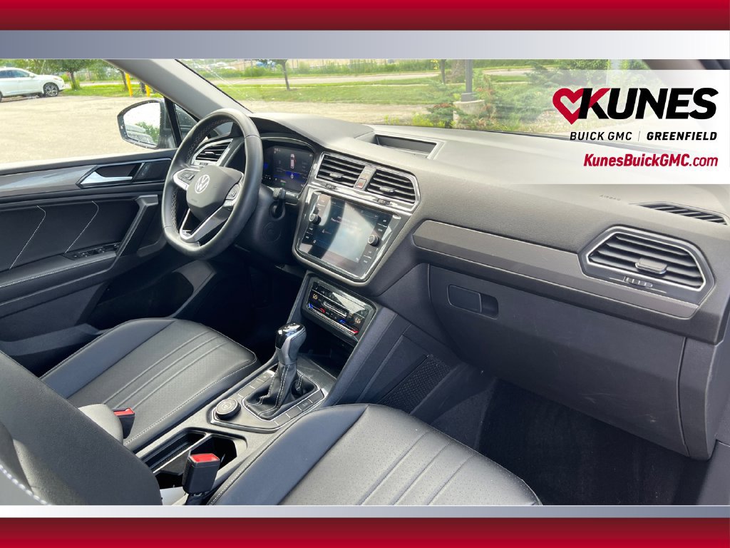 Used 2023 Volkswagen Tiguan SE AWD/4WD image 46