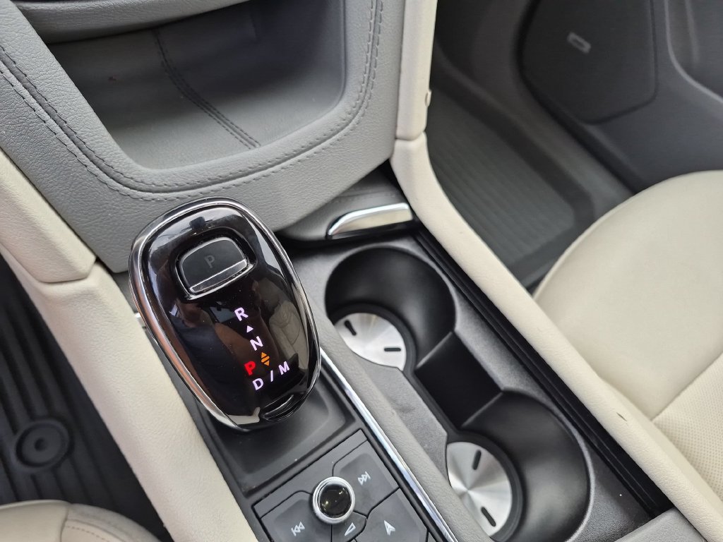 Certified 2025 Cadillac XT6 Premium Luxury w/ LPO, Floor Liner Package AWD/4WD image 24