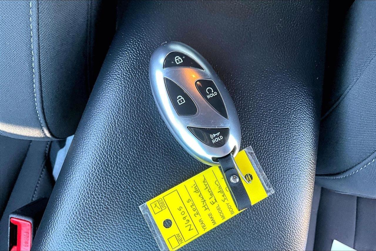 Used 2025 Hyundai Elantra Sport FWD image 40