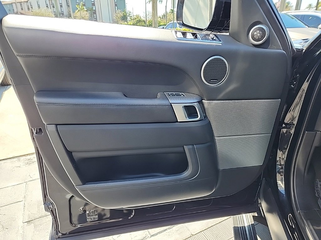 Used 2022 Land Rover Range Rover Sport HST image 28