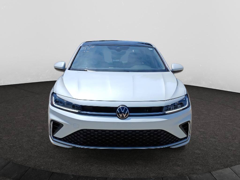 Certified 2025 Volkswagen Jetta SE w/ Sunroof Package FWD image 2
