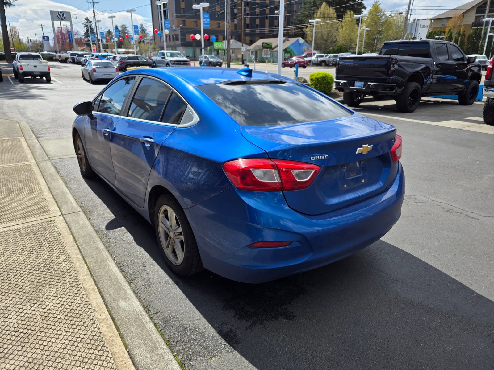 Used 2017 Chevrolet Cruze LT w/ Convenience Package image 7