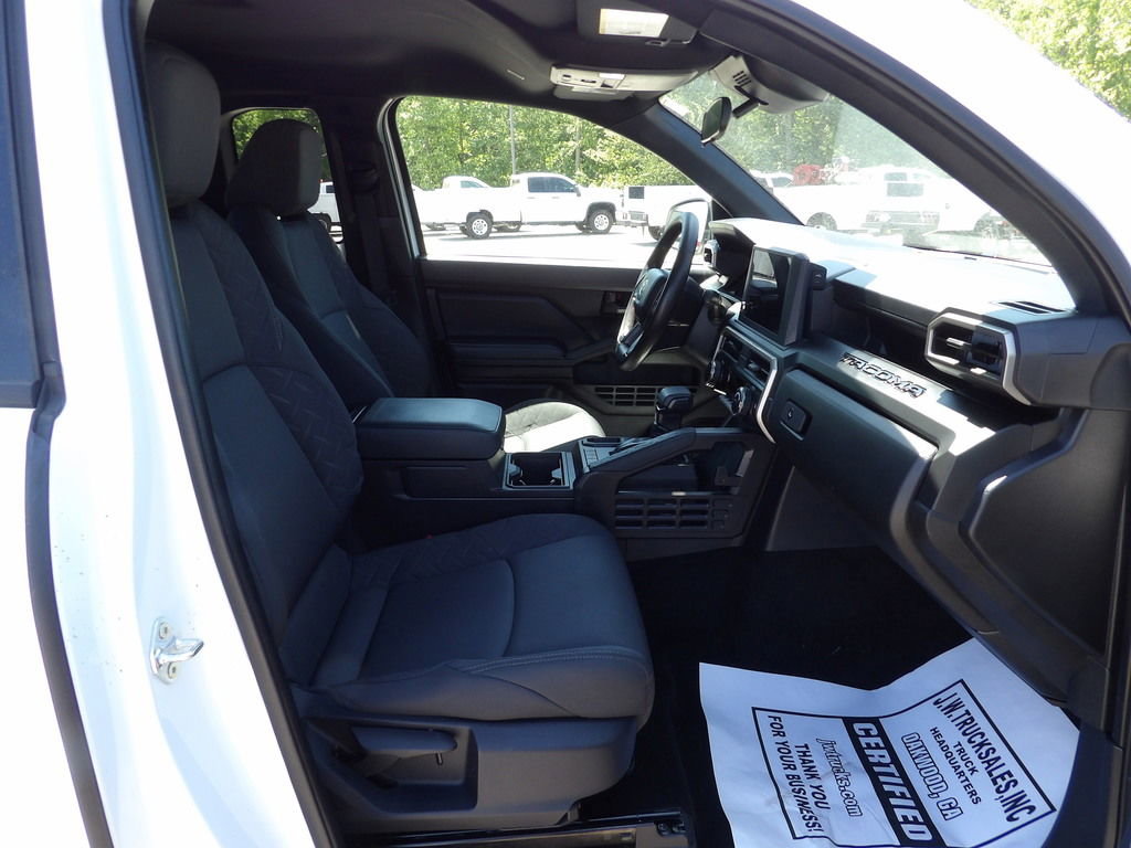 Used 2024 Toyota Tacoma SR RWD image 31