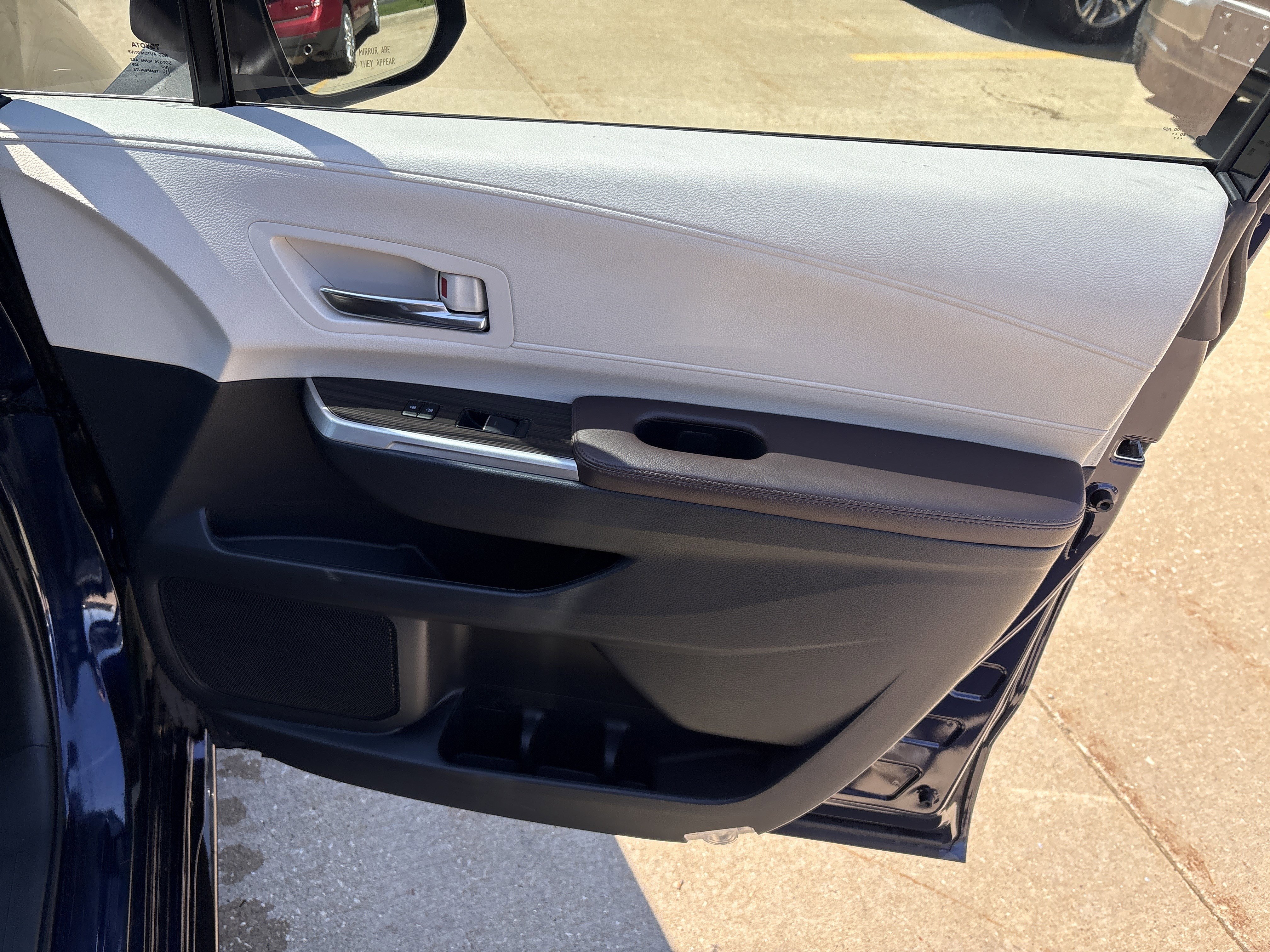 Used 2021 Toyota Sienna Platinum w/ Outdoor Package (TMS) image 19