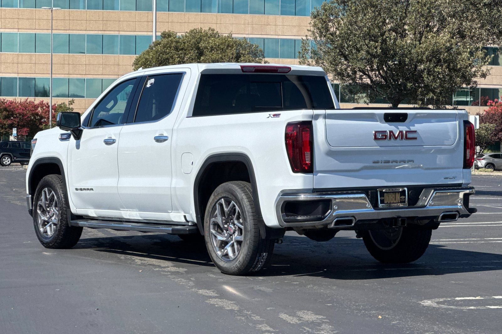 Used 2026 GMC Sierra 1500 SLT w/ SLT Premium Plus Package AWD/4WD image 6