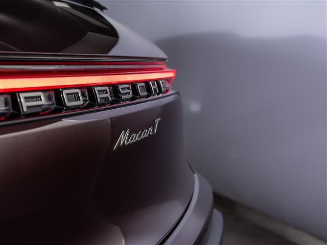 Used 2026 Porsche Macan AWD/4WD image 33