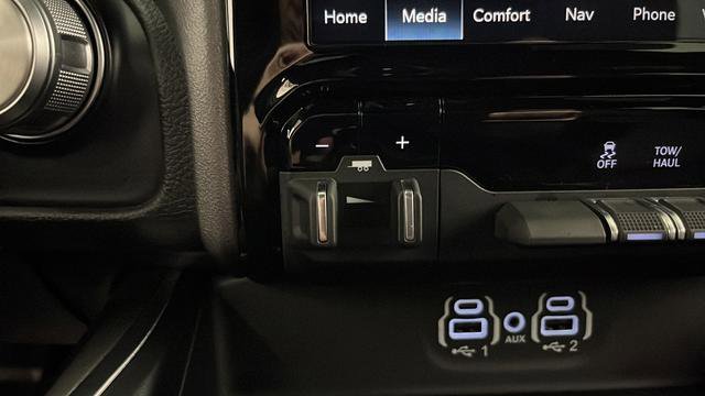 Used 2023 RAM 1500 Laramie AWD/4WD image 32