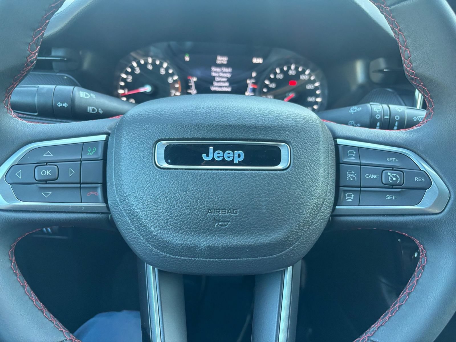 Used 2025 Jeep Compass Trailhawk AWD/4WD image 27