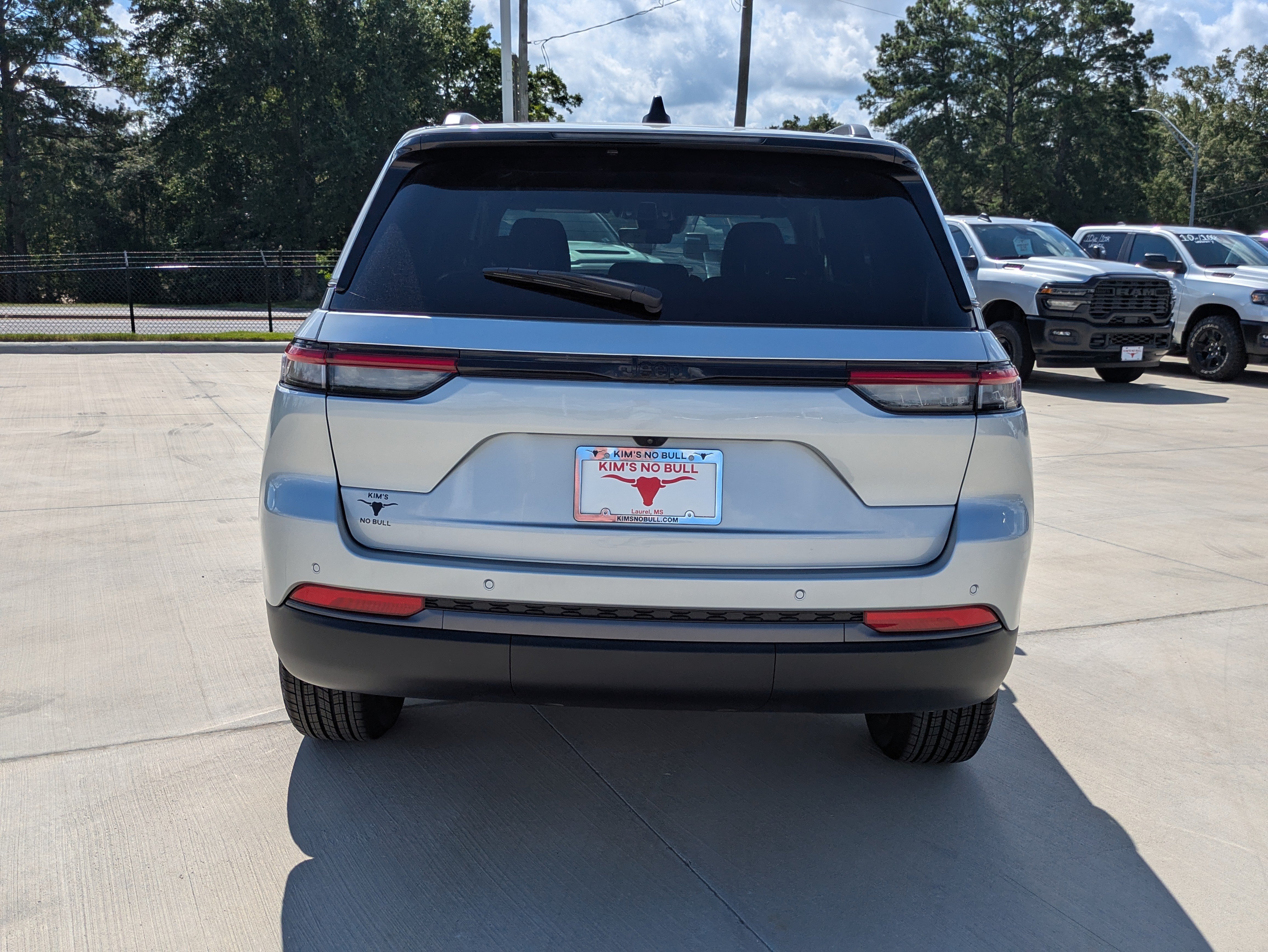 New 2026 Jeep Grand Cherokee Altitude RWD image 4