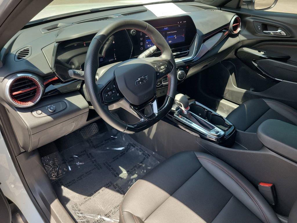 Used 2024 Chevrolet Trax RS w/ Sunroof Package FWD image 23