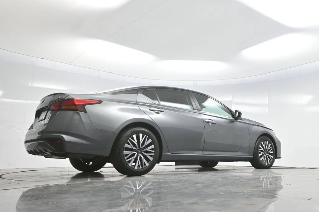 Used 2024 Nissan Altima 2.5 SV FWD image 60