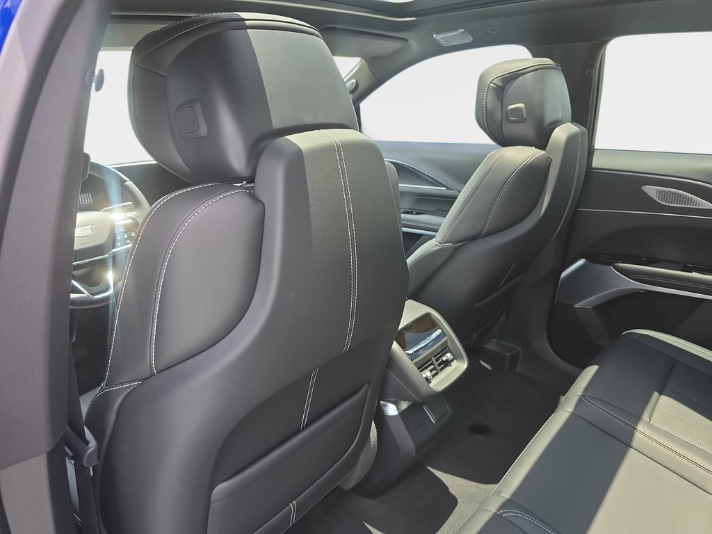 Used 2026 Cadillac Lyriq Signature Sport AWD/4WD image 10