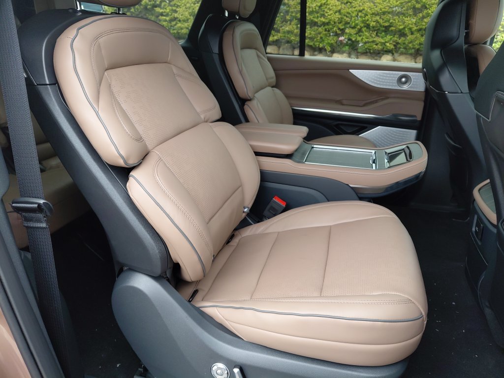 New 2026 Lincoln Navigator L Black Label AWD/4WD image 37