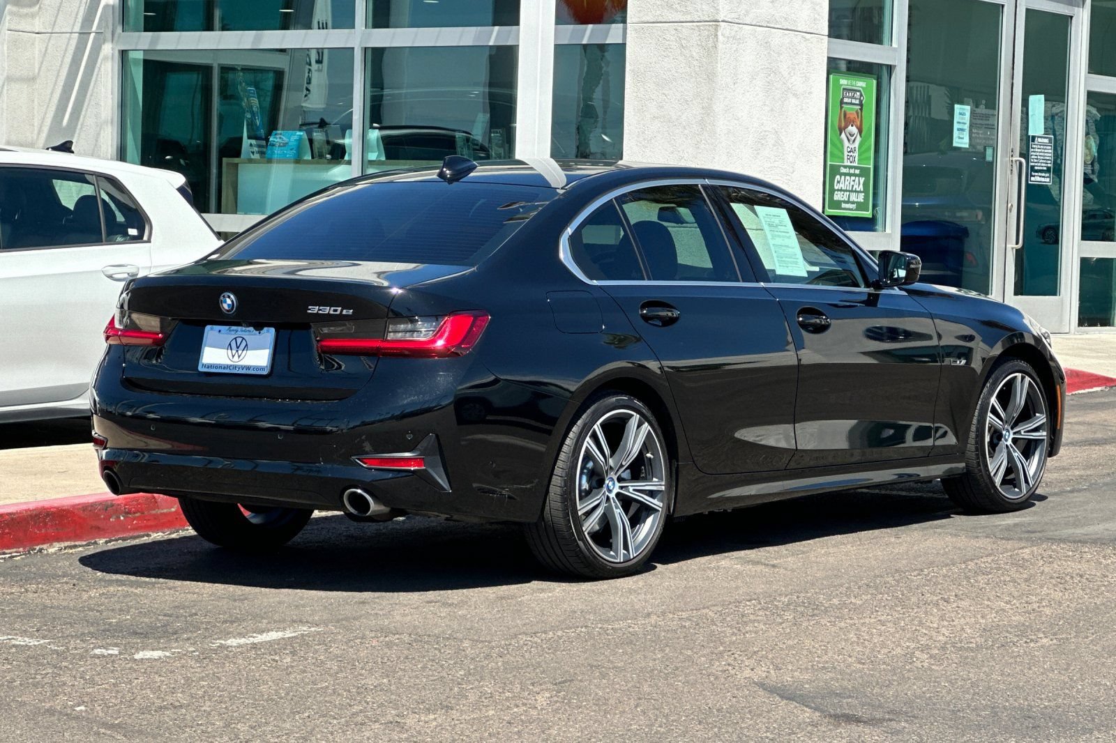 Used 2022 BMW 330e w/ Convenience Package RWD image 4