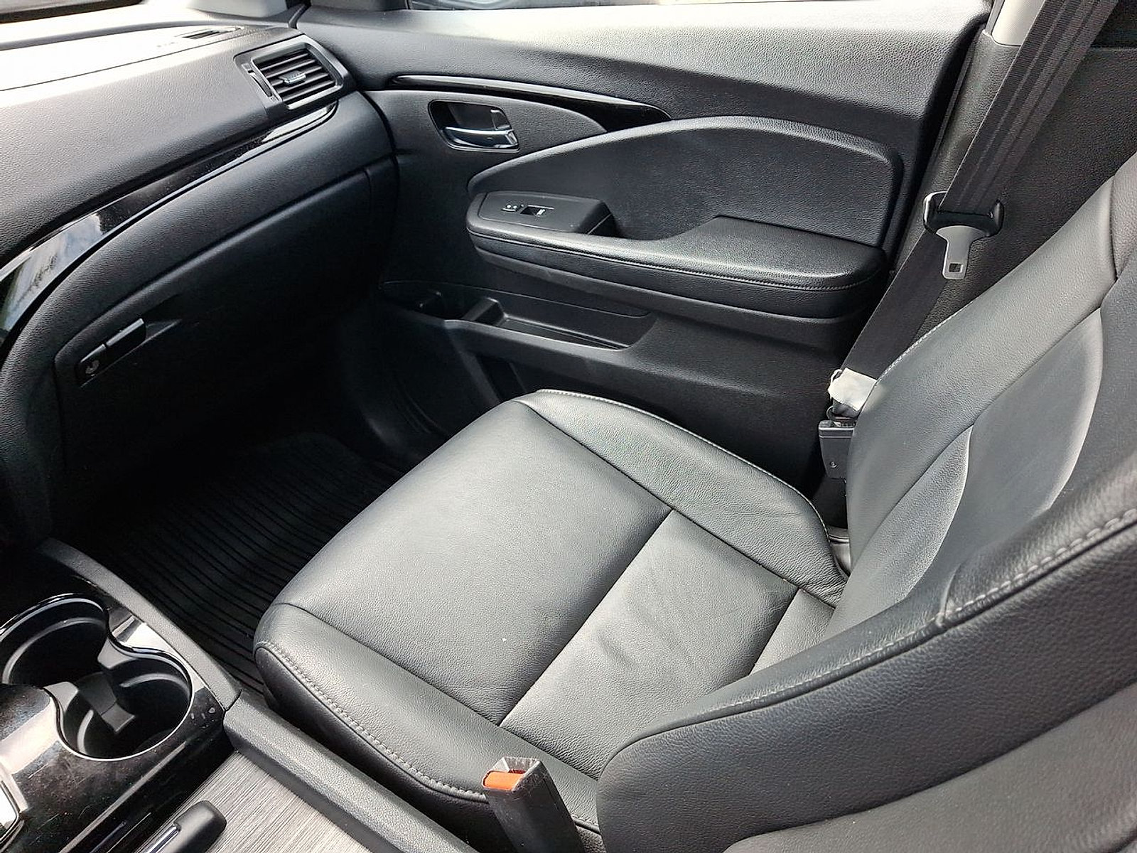 Used 2020 Honda Pilot Touring image 11