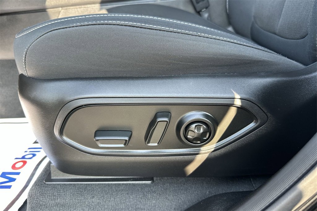 Used 2023 Jeep Grand Cherokee Laredo image 12