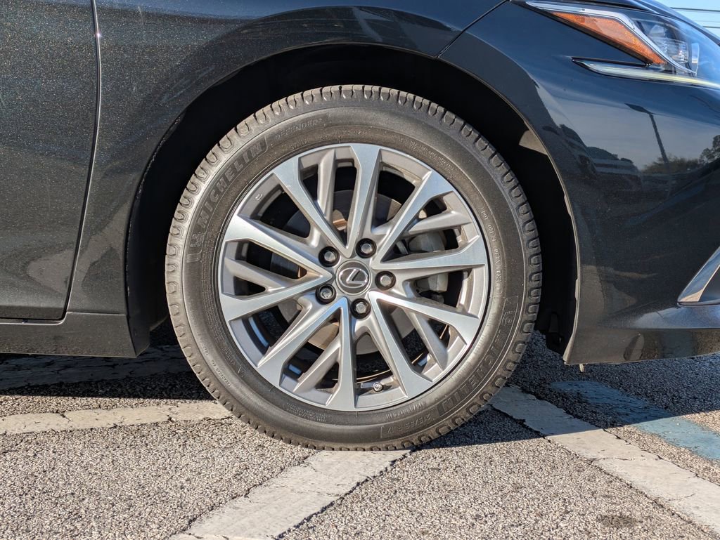 Used 2023 Lexus ES 350 w/ Accessory Package (Z2) image 11