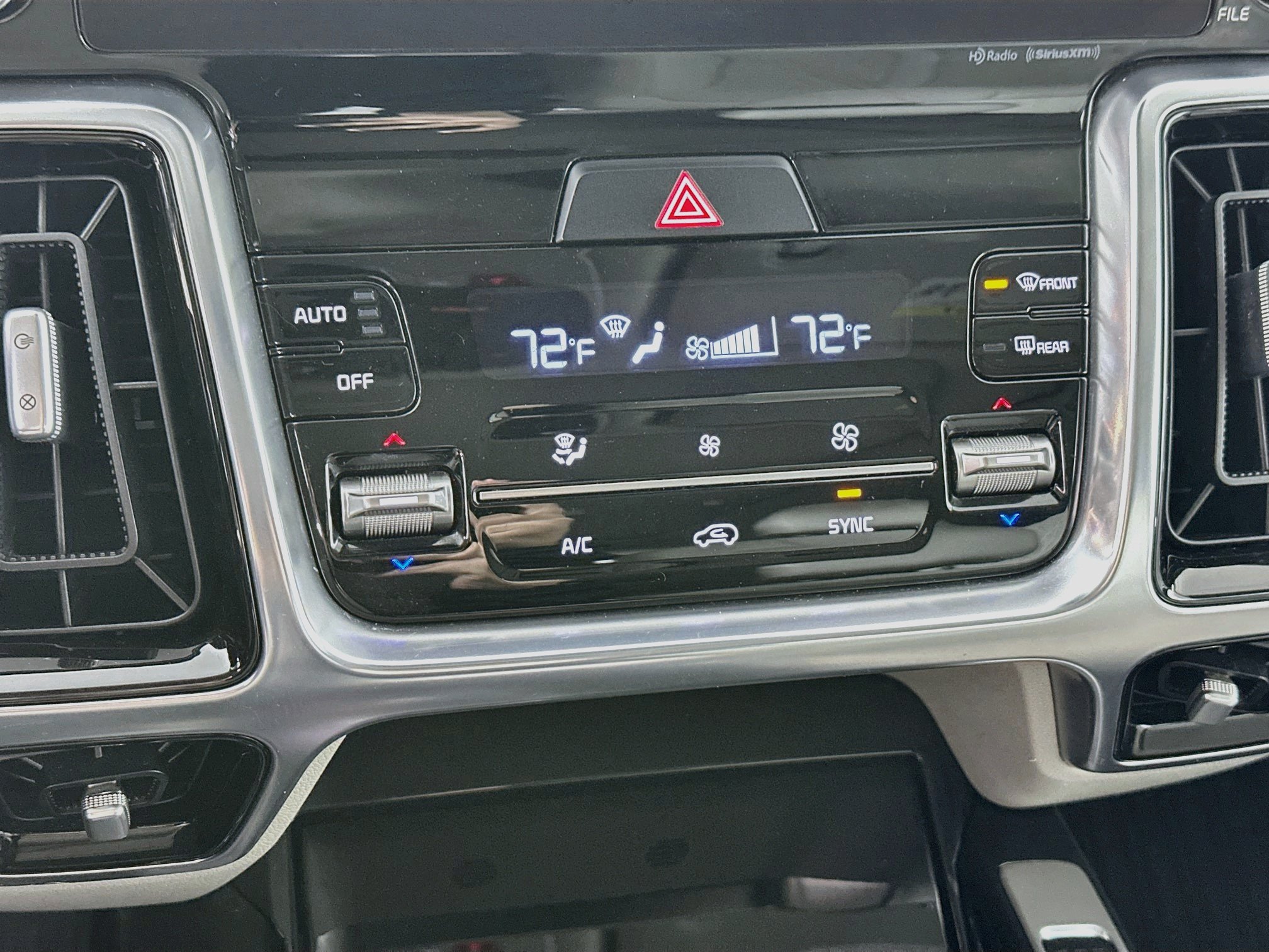 Used 2022 Kia Sorento SX AWD/4WD image 16