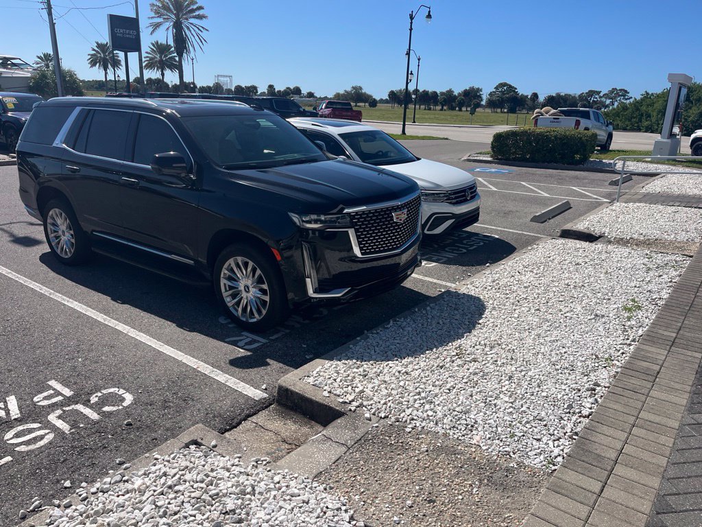 Used 2023 Cadillac Escalade Premium Luxury AWD/4WD image 2
