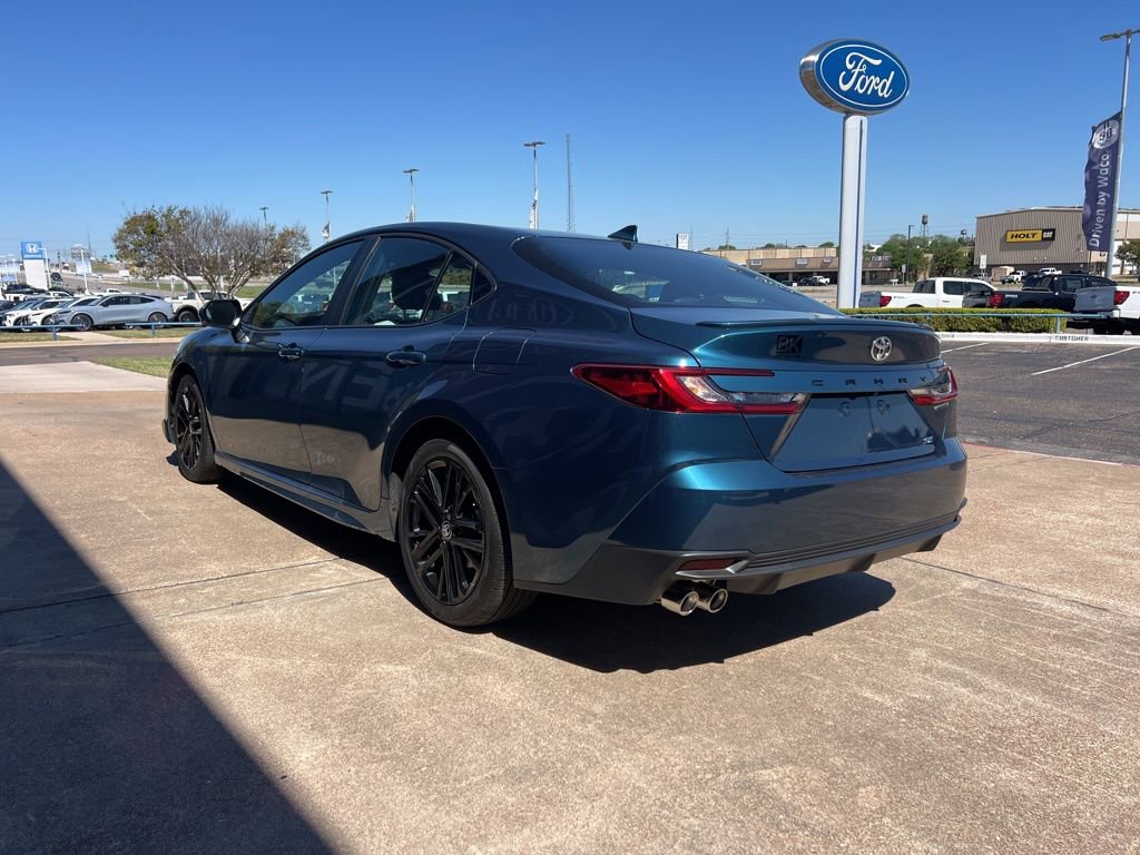 Used 2025 Toyota Camry SE image 6