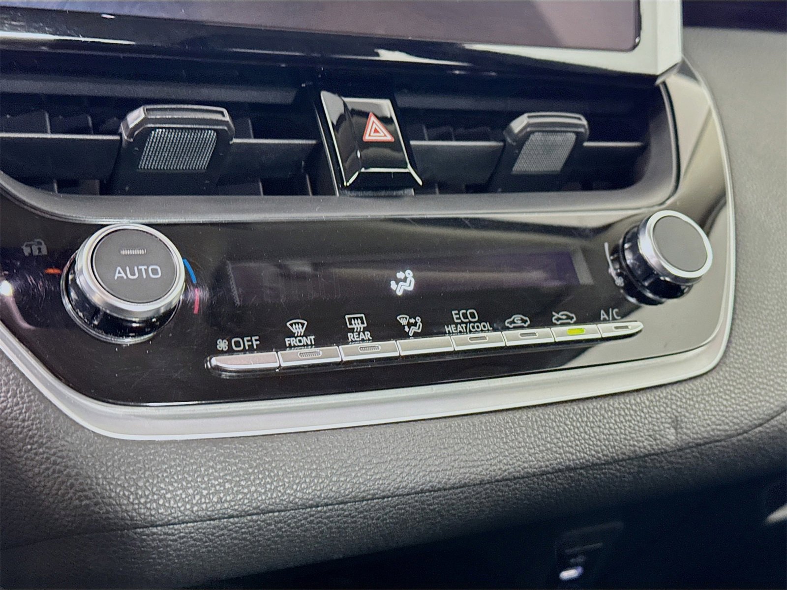 Used 2024 Toyota Corolla LE image 13