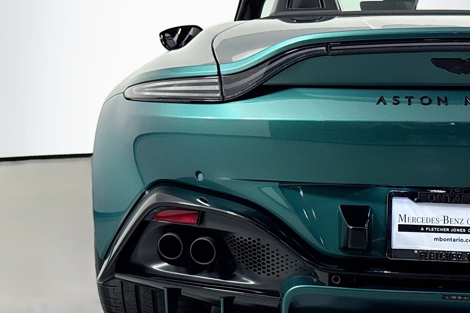 Used 2023 Aston Martin V8 Vantage Roadster image 15