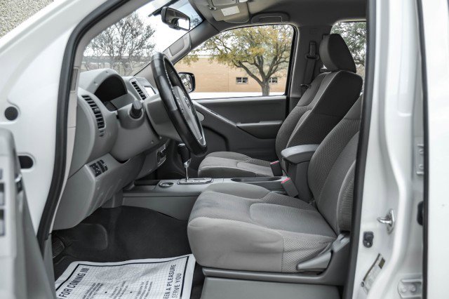 Used 2021 Nissan Frontier SV w/ Midnight Edition Floor Mats image 3