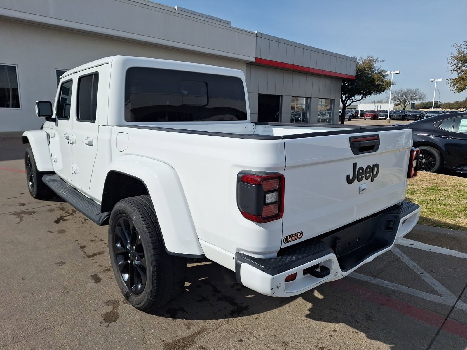 Used 2023 Jeep Gladiator Overland image 4