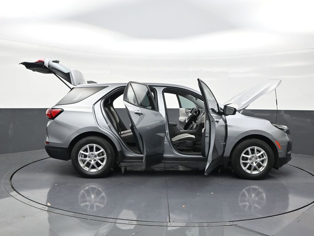 Used 2023 Chevrolet Equinox LS FWD image 29