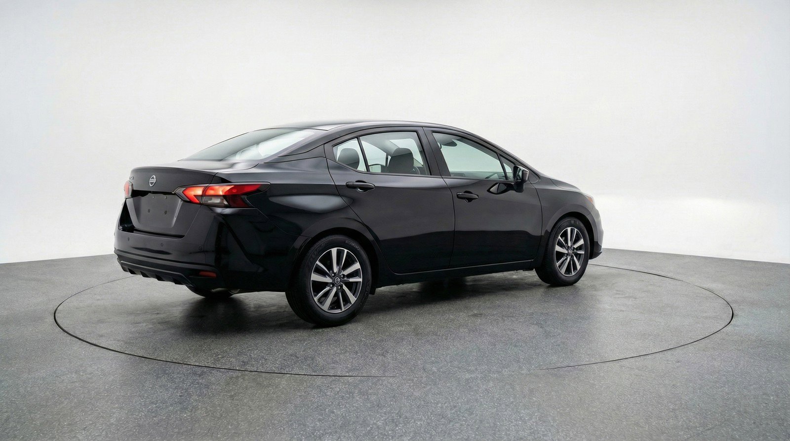 Used 2025 Nissan Versa SV image 9