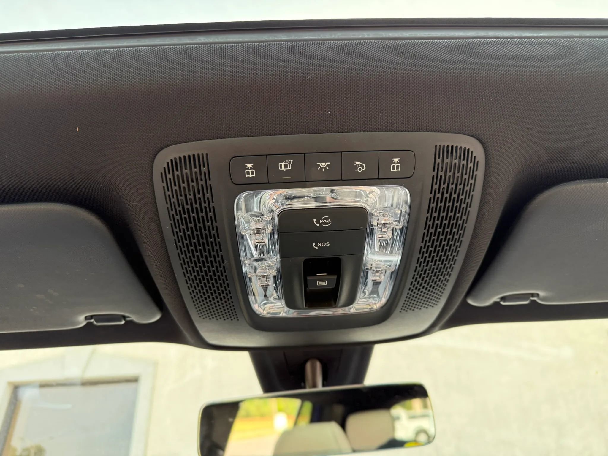 Used 2021 Mercedes-Benz GLB 250 4MATIC w/ Premium Package image 25